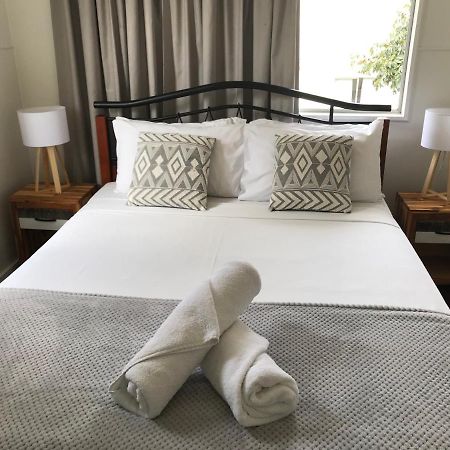 Ocean Breeze Units Apartment Bowen Bagian luar foto