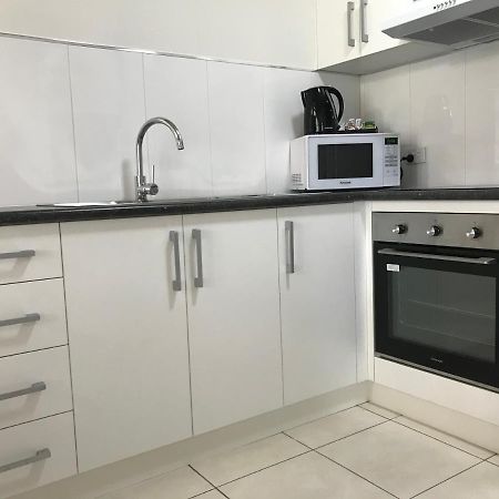 Ocean Breeze Units Apartment Bowen Bagian luar foto