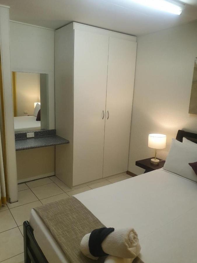Ocean Breeze Units Apartment Bowen Bagian luar foto