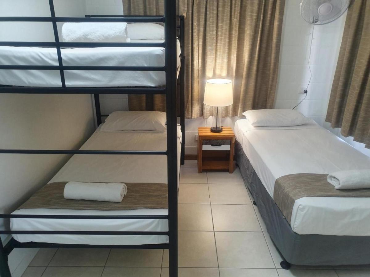 Ocean Breeze Units Apartment Bowen Bagian luar foto