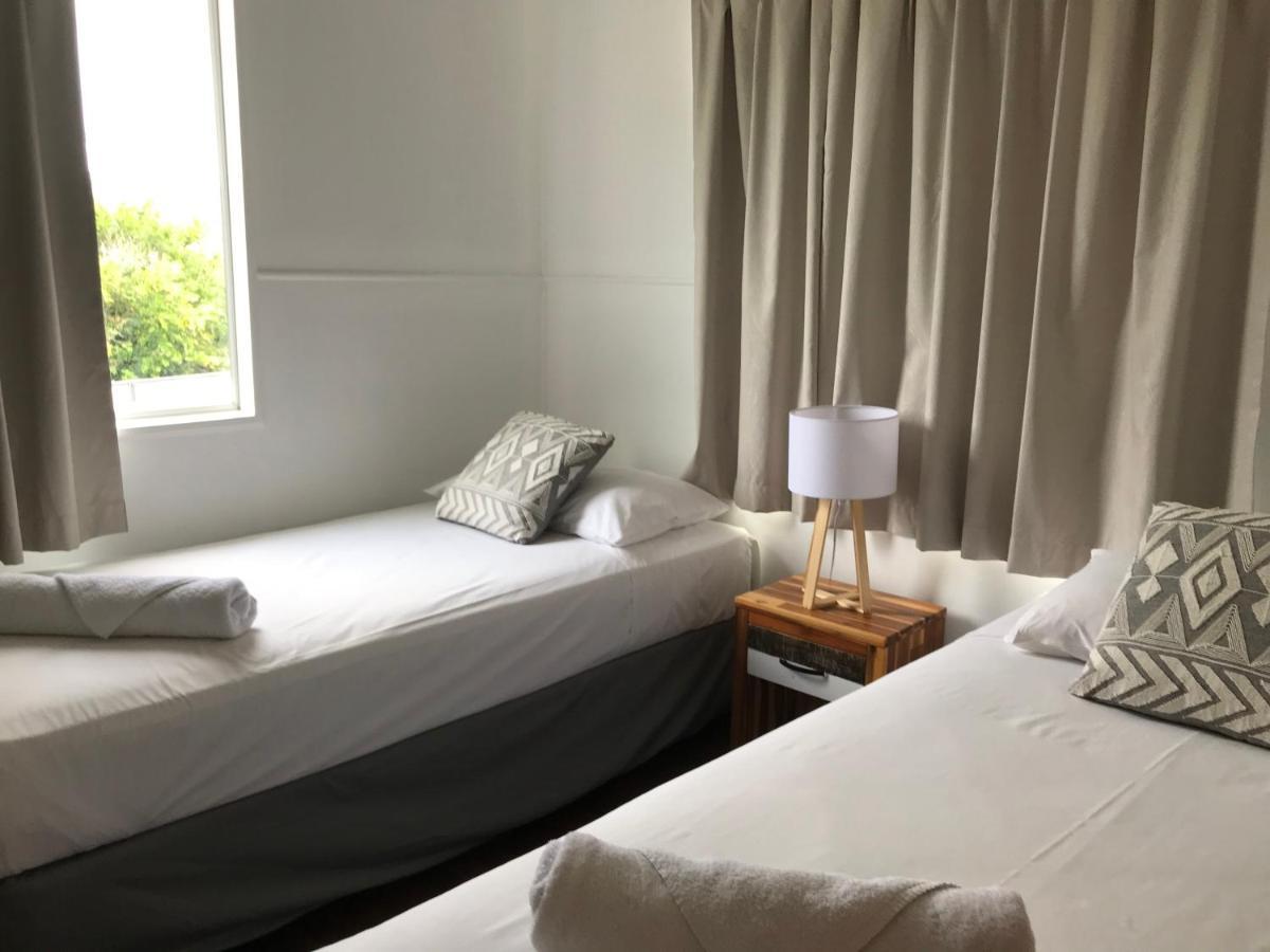 Ocean Breeze Units Apartment Bowen Bagian luar foto