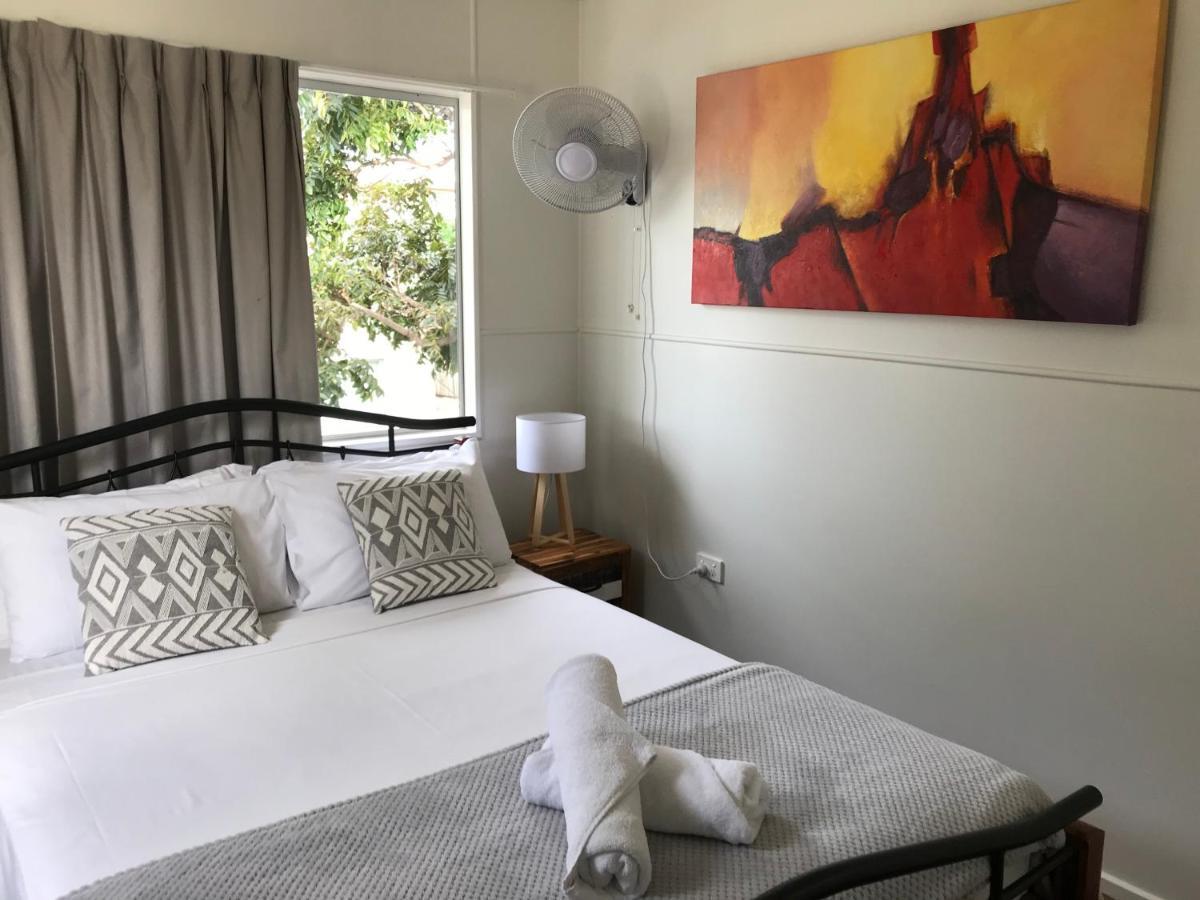 Ocean Breeze Units Apartment Bowen Bagian luar foto