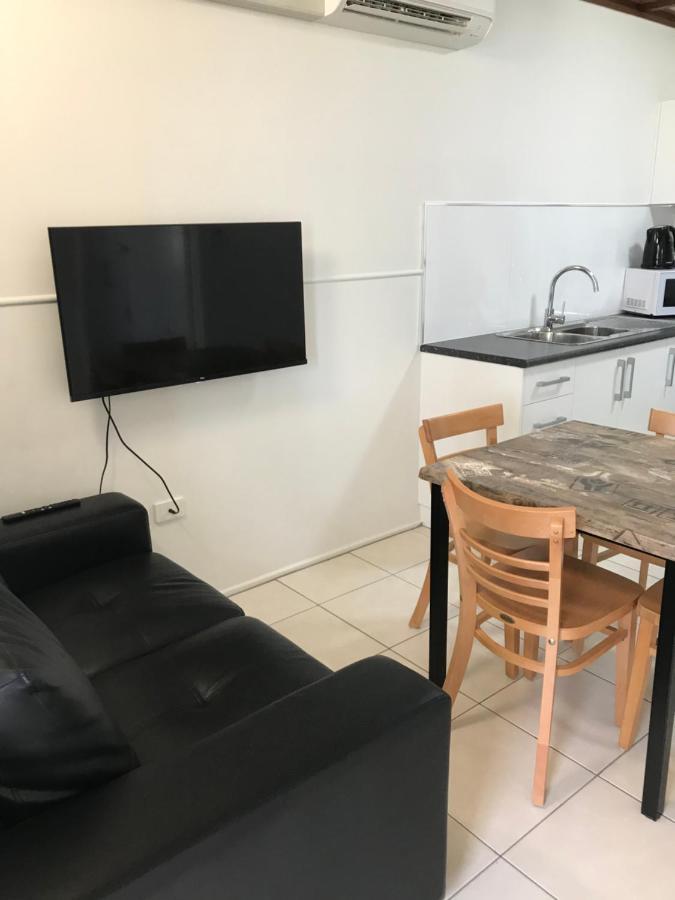 Ocean Breeze Units Apartment Bowen Bagian luar foto