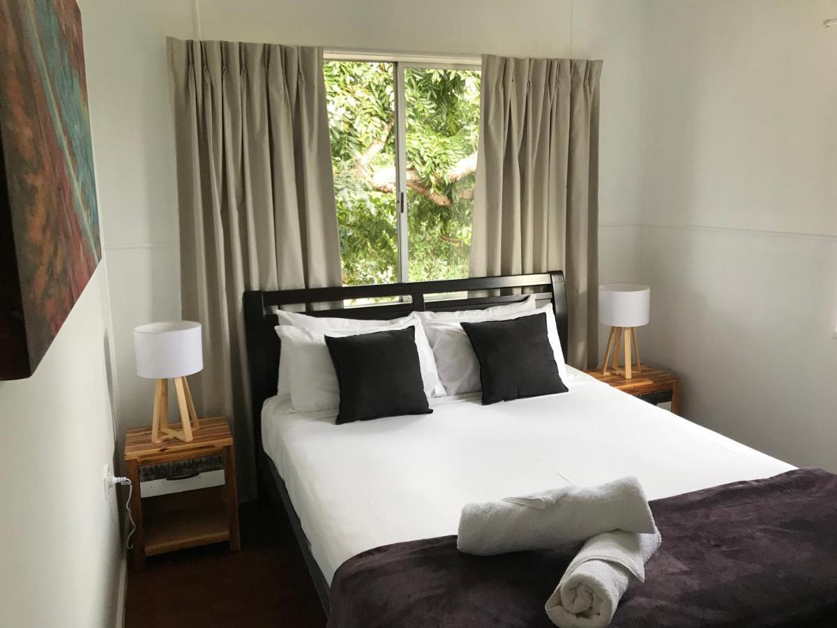Ocean Breeze Units Apartment Bowen Bagian luar foto