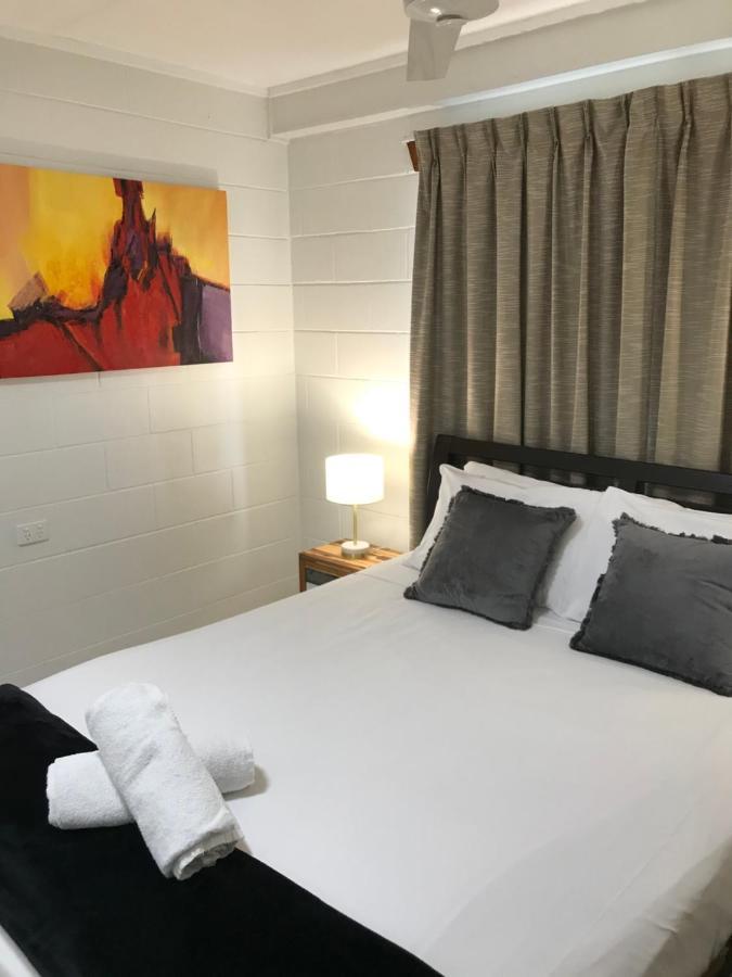 Ocean Breeze Units Apartment Bowen Bagian luar foto