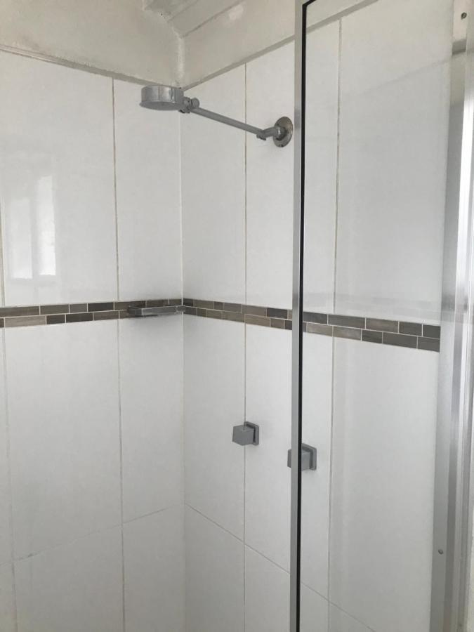 Ocean Breeze Units Apartment Bowen Bagian luar foto