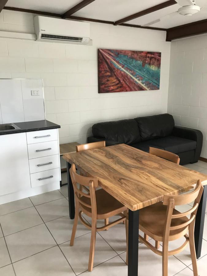 Ocean Breeze Units Apartment Bowen Bagian luar foto