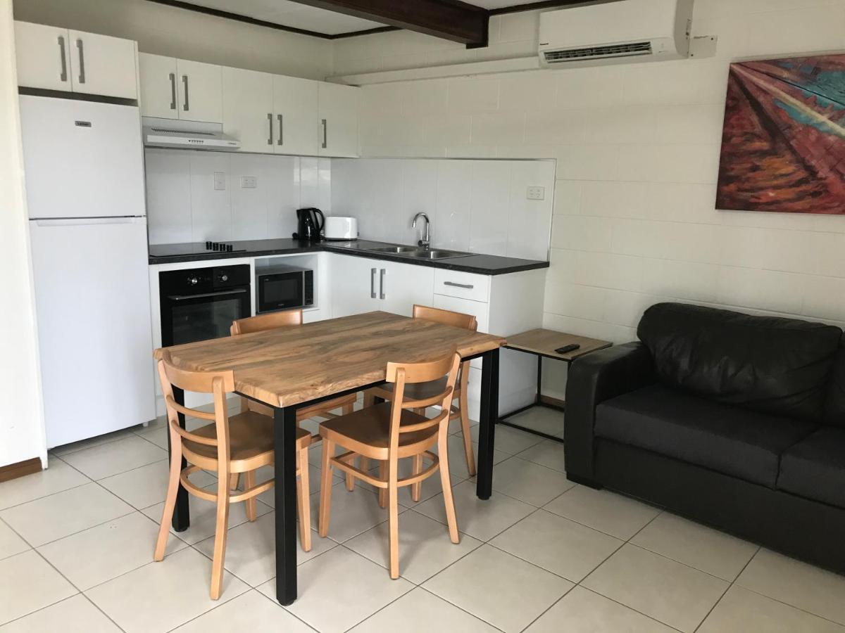 Ocean Breeze Units Apartment Bowen Bagian luar foto