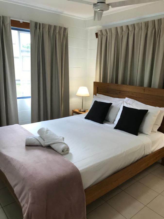 Ocean Breeze Units Apartment Bowen Bagian luar foto