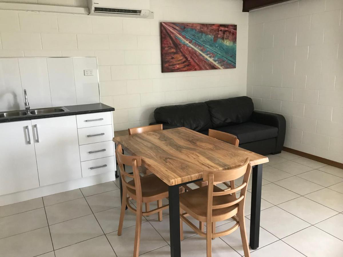 Ocean Breeze Units Apartment Bowen Bagian luar foto