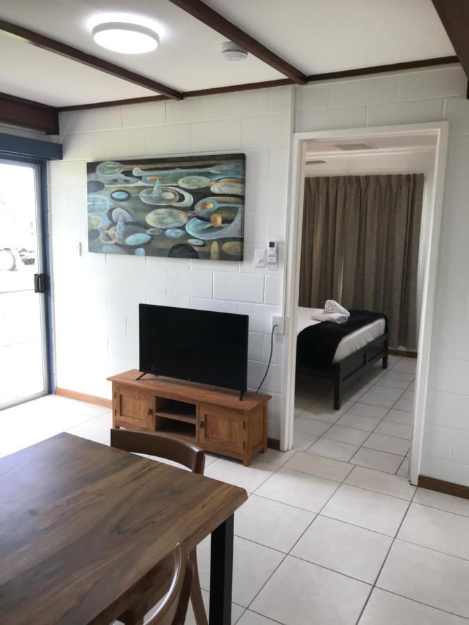Ocean Breeze Units Apartment Bowen Bagian luar foto