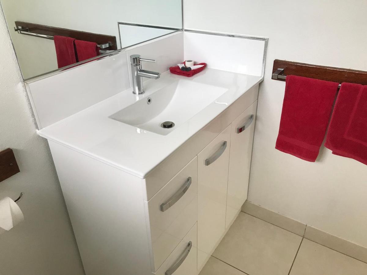 Ocean Breeze Units Apartment Bowen Bagian luar foto