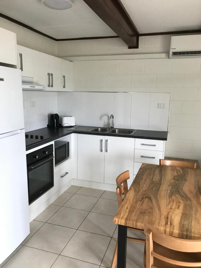 Ocean Breeze Units Apartment Bowen Bagian luar foto