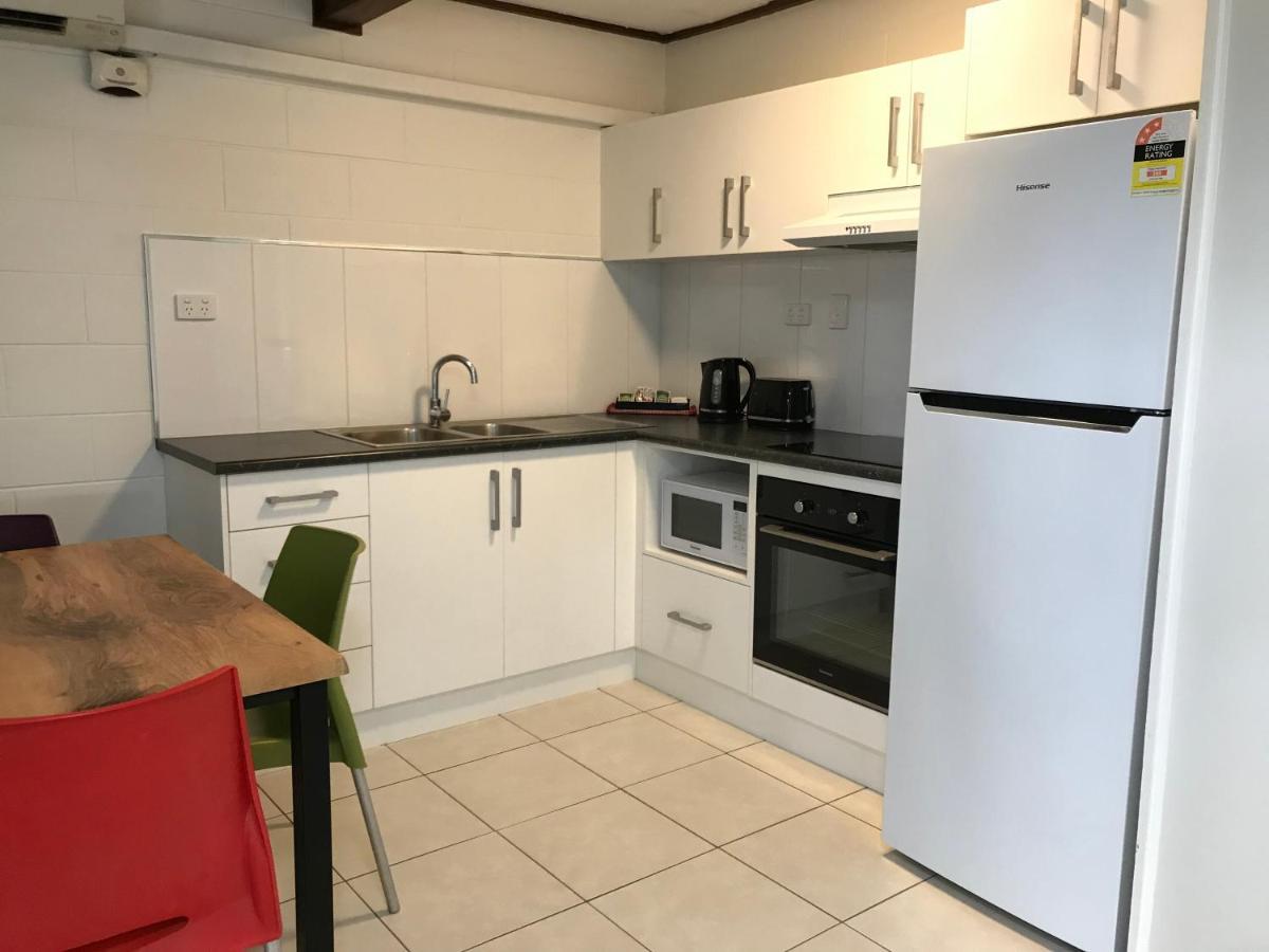 Ocean Breeze Units Apartment Bowen Bagian luar foto